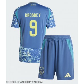 Ajax Brian Brobbey #9 Udebanetrøje Børn 2024-25 Kortærmet (+ Korte bukser)